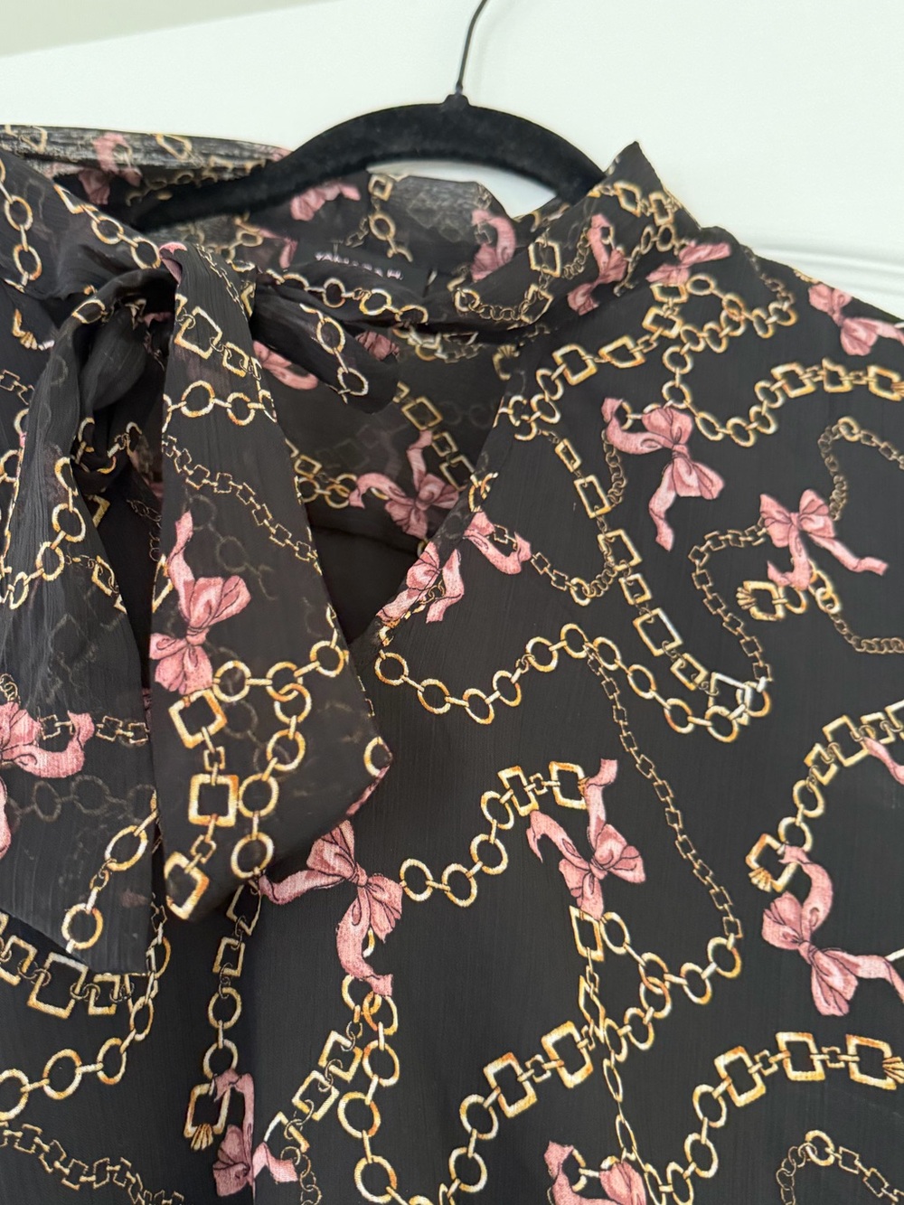 Bows and Chains Print Neck Tie Shirt - Picture 7 of 7